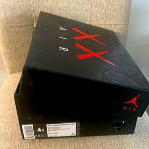 Air Jordan 4 Retro Kaws